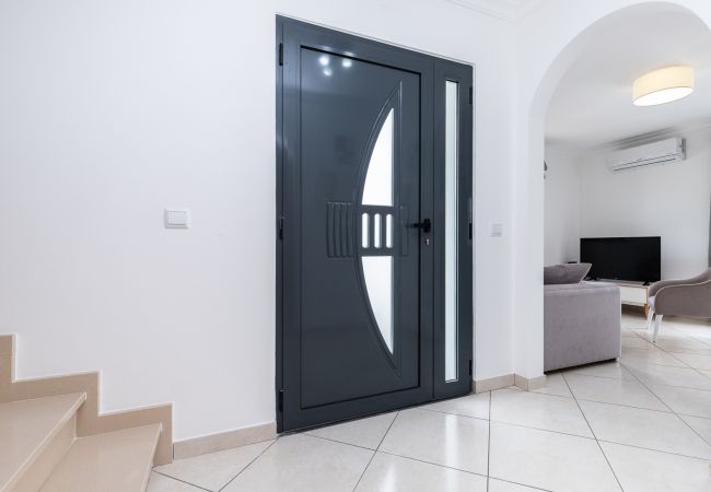 Apartamento em Manta Rota - Apartamento em condomínio com piscina/WIFI a 2 minutos da praia by AlgarveManta (2T3) Apartamento em Manta Rota - Apartamento em condomínio com piscina/WIFI a 2 minutos da praia by AlgarveManta (2T3)