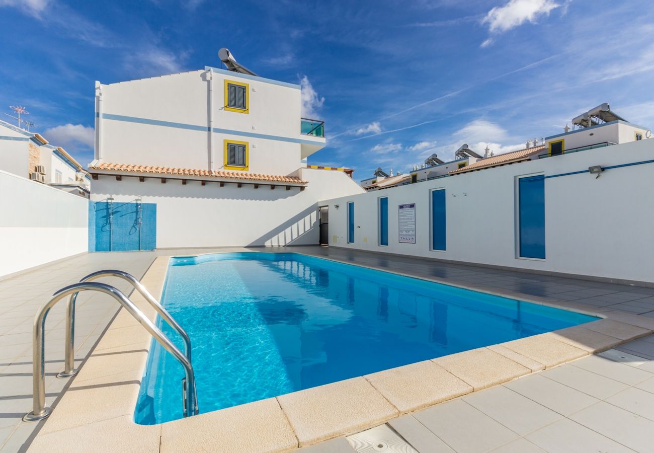 Apartamento em Manta Rota - Apartamento em condomínio com piscina/WIFI a 2 minutos da praia by AlgarveManta (2T3)