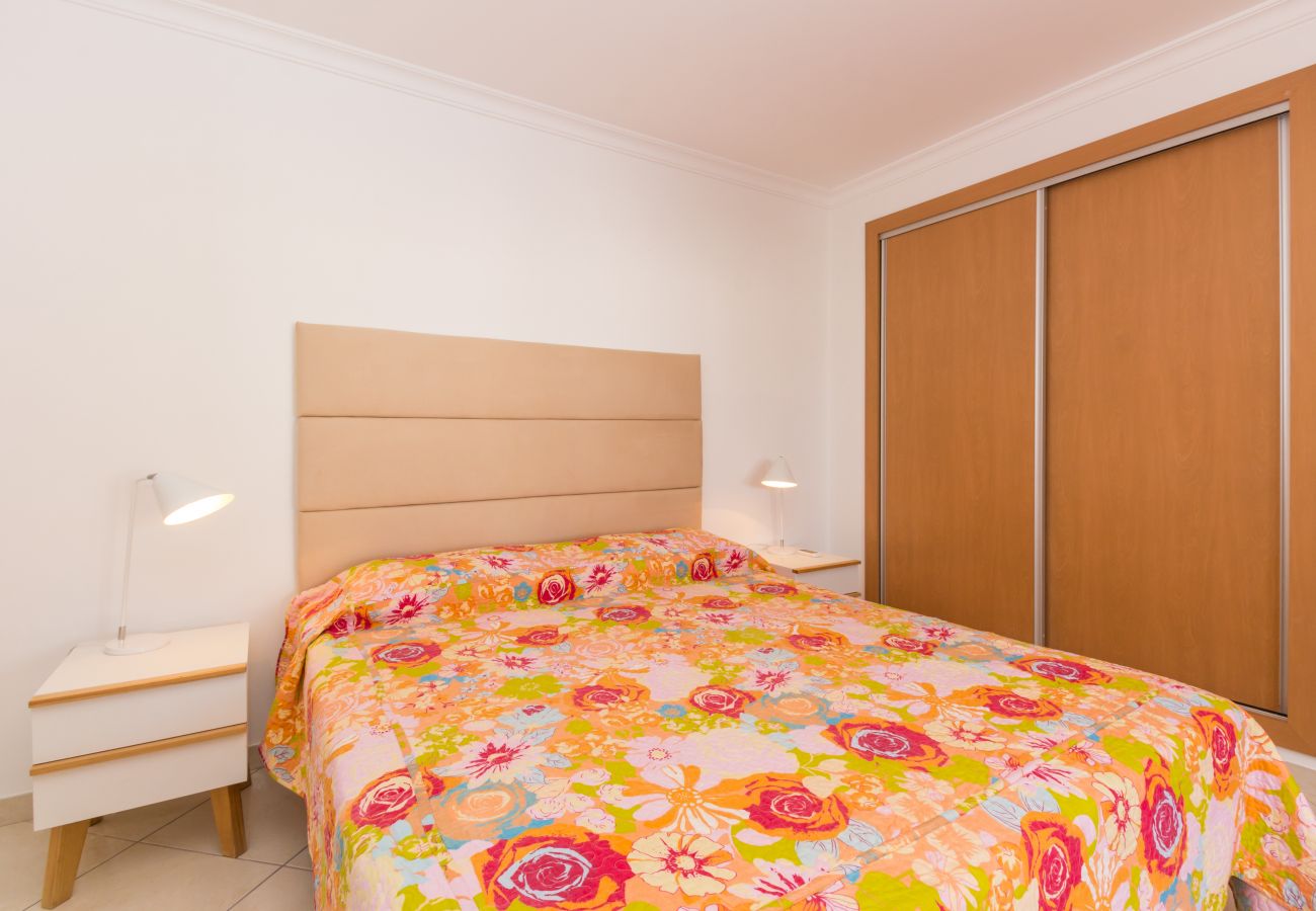 Apartamento em Manta Rota - Apartamento em condomínio com piscina/WIFI a 2 minutos da praia by AlgarveManta (2T3)