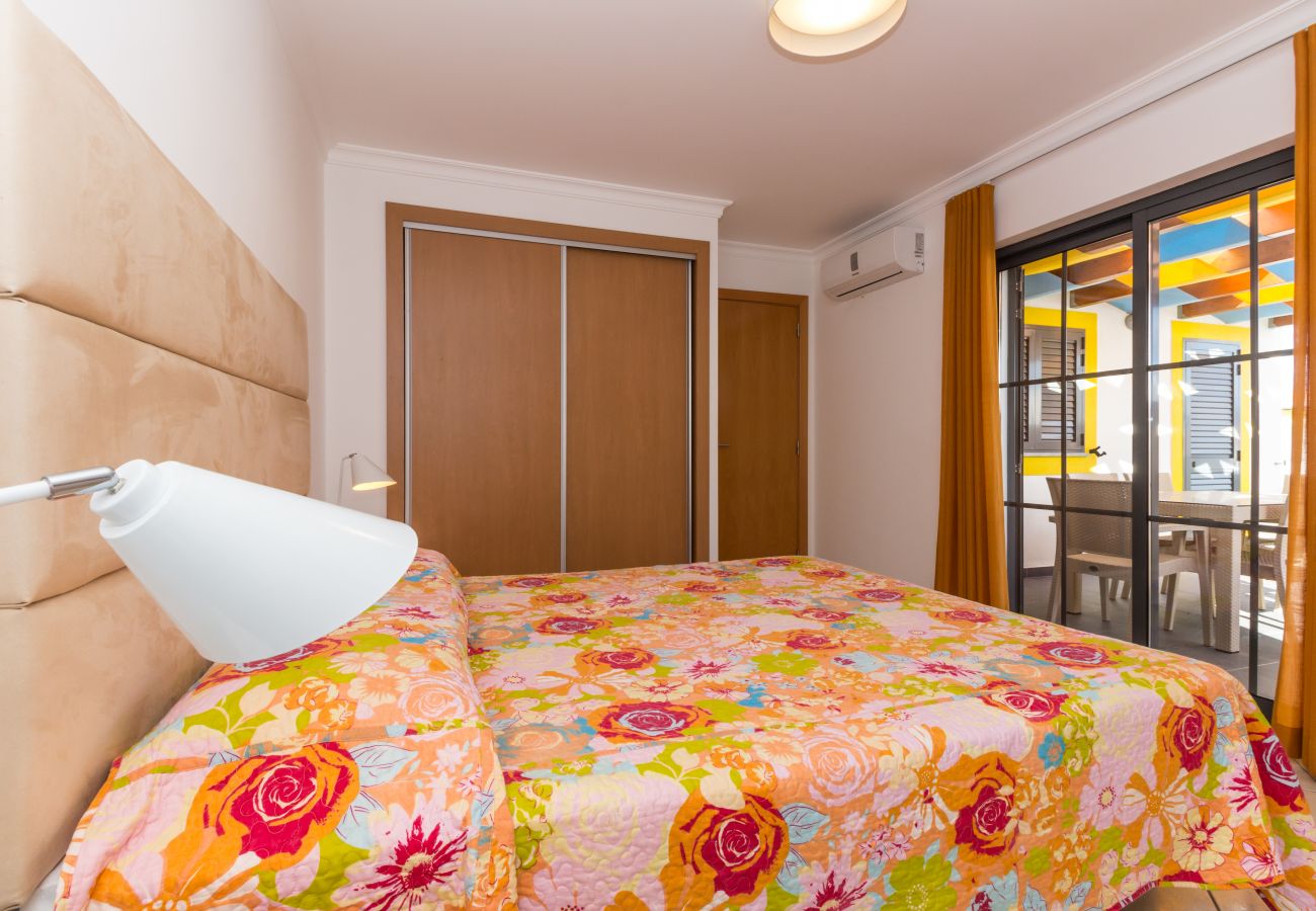 Apartamento em Manta Rota - Apartamento em condomínio com piscina/WIFI a 2 minutos da praia by AlgarveManta (2T3)