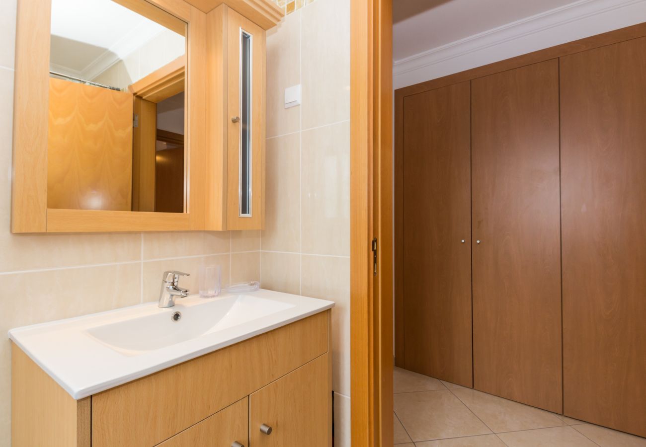 Apartamento em Manta Rota - Apartamento em condomínio com piscina/WIFI a 2 minutos da praia by AlgarveManta (2T3)