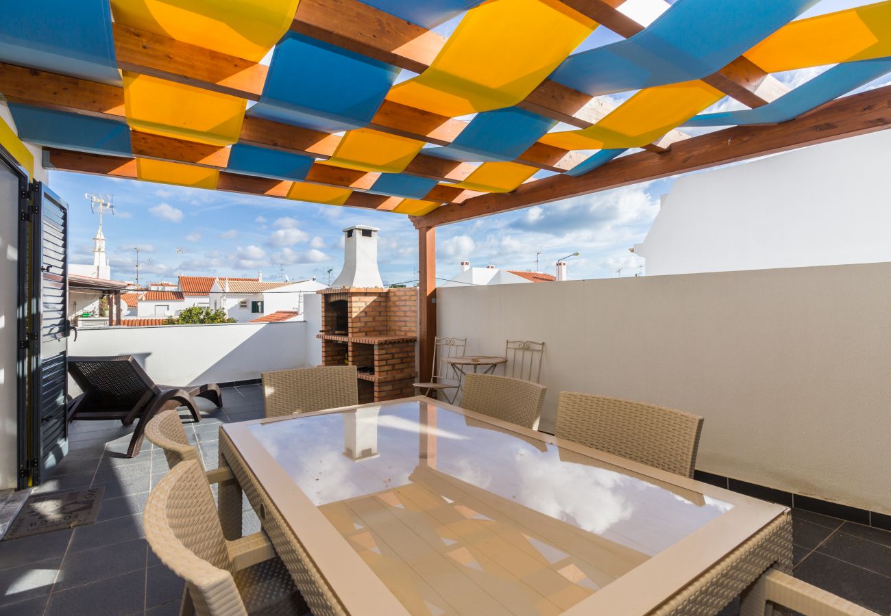 Apartamento em Manta Rota - Apartamento em condomínio com piscina/WIFI a 2 minutos da praia by AlgarveManta (2T3)