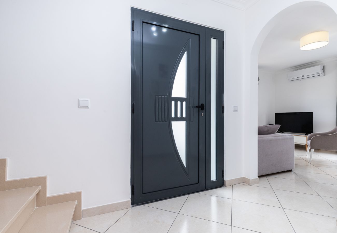 Apartamento em Manta Rota - Apartamento em condomínio com piscina/WIFI a 2 minutos da praia by AlgarveManta (2T3)