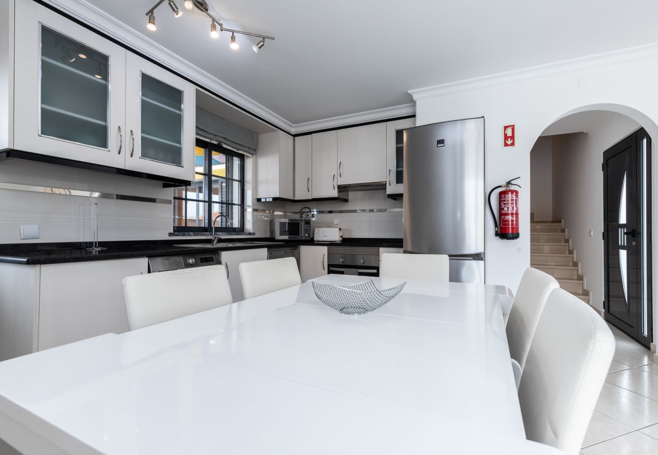 Apartamento em Manta Rota - Apartamento em condomínio com piscina/WIFI a 2 minutos da praia by AlgarveManta (2T3)