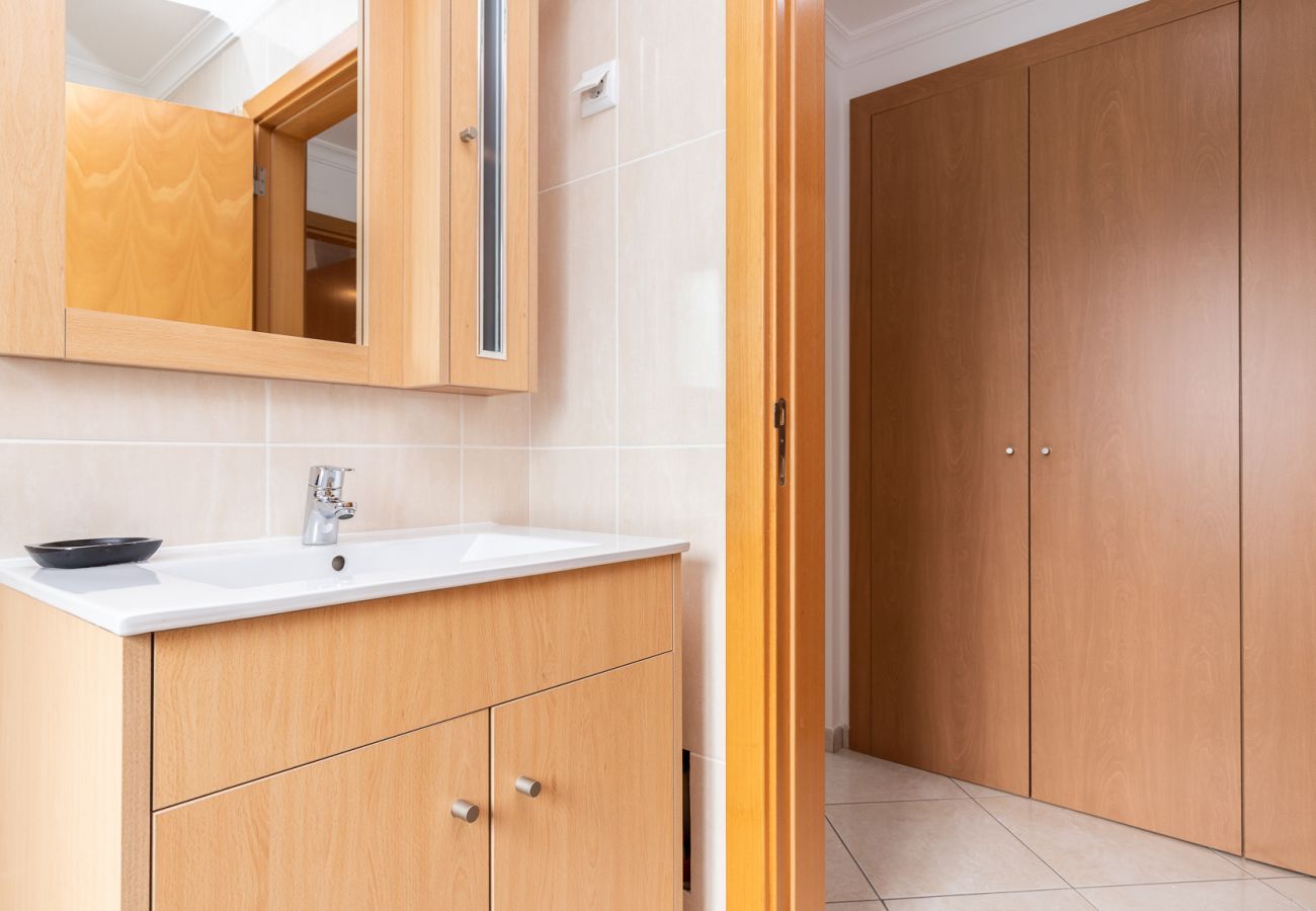 Apartamento em Manta Rota - Apartamento em condomínio com piscina/WIFI a 2 minutos da praia by AlgarveManta (2T3)