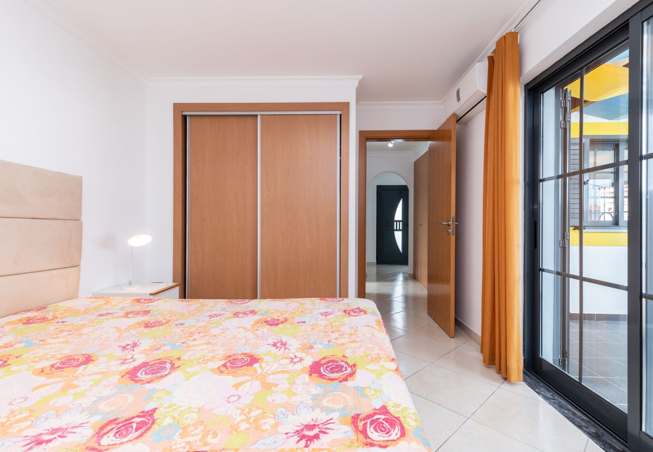 Apartamento em Manta Rota - Apartamento em condomínio com piscina/WIFI a 2 minutos da praia by AlgarveManta (2T3)