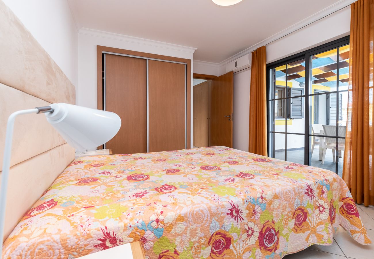 Apartamento em Manta Rota - Apartamento em condomínio com piscina/WIFI a 2 minutos da praia by AlgarveManta (2T3)