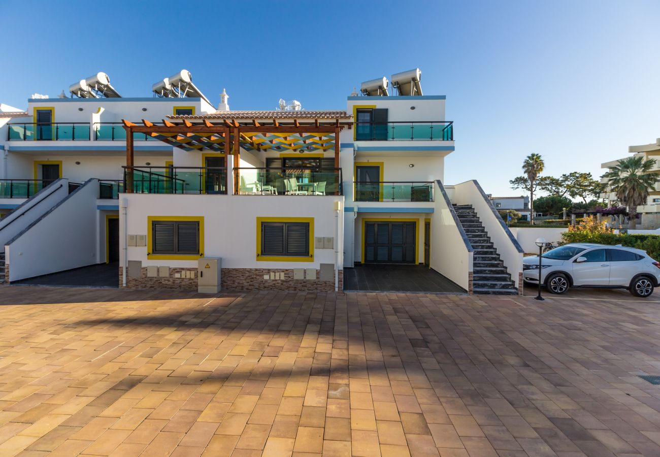Apartamento em Manta Rota - Apartamento T3 em condominio com piscina e WIFI by AlgarveManta (3T3)