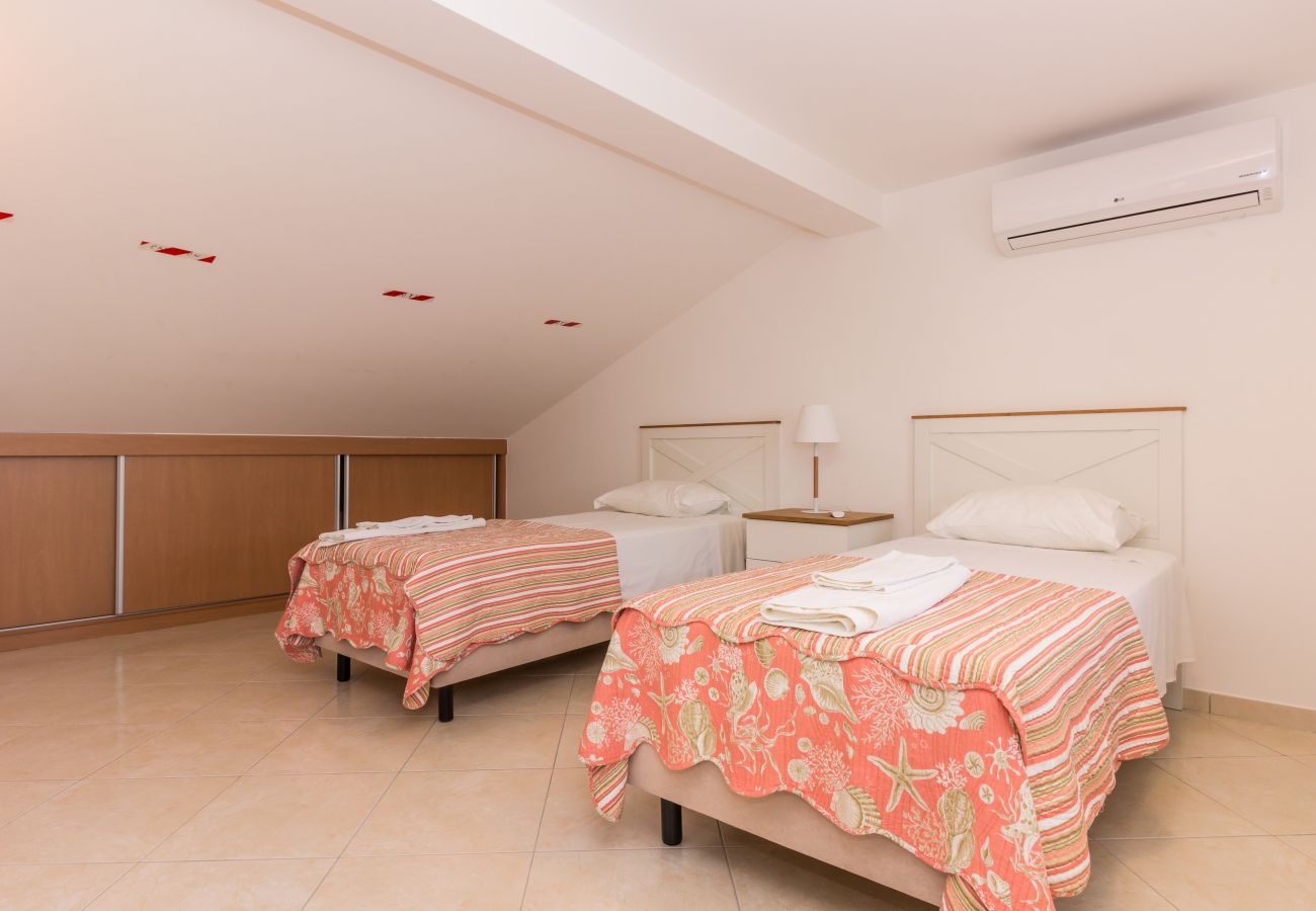 Apartamento em Manta Rota - Apartamento T3 em condominio com piscina e WIFI by AlgarveManta (3T3)