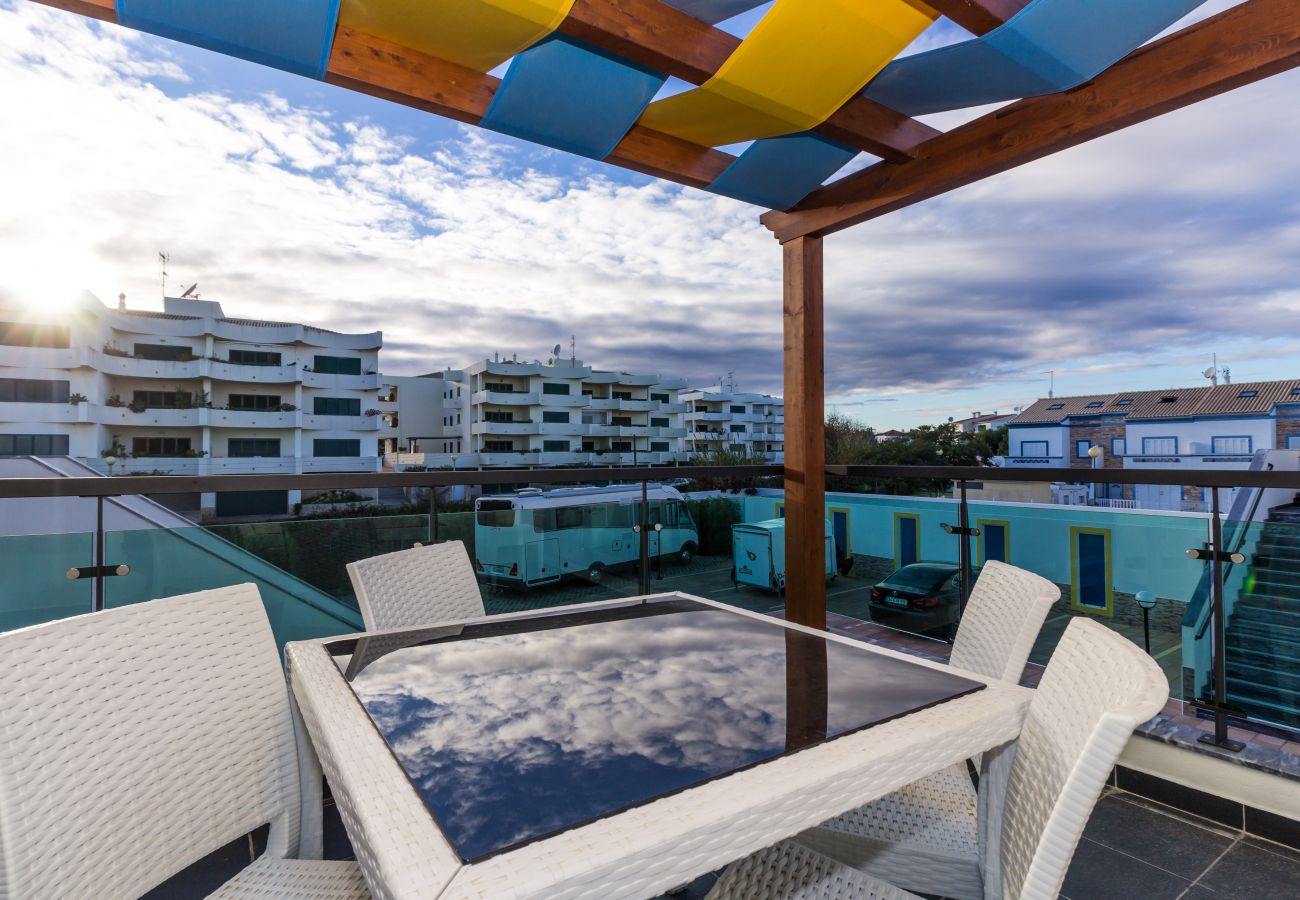 Apartamento em Manta Rota - Apartamento T3 em condominio com piscina e WIFI by AlgarveManta (3T3)