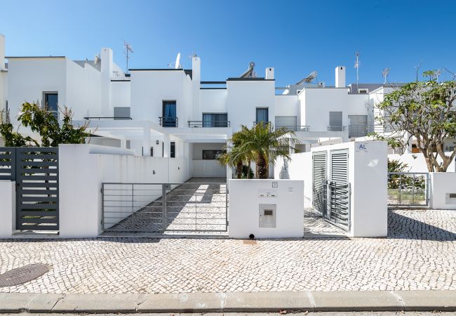 Casa geminada em Manta Rota - Moradia V3 piscina privada a 100m da praia by ALGARVEMANTA (16V3) Casa geminada em Manta Rota - Moradia V3 piscina privada a 100m da praia by ALGARVEMANTA (16V3)