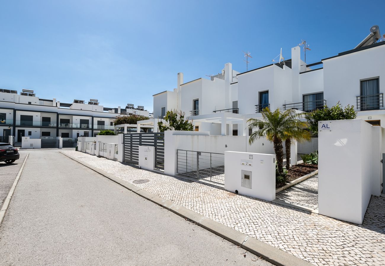 Casa geminada em Manta Rota - Moradia V3 piscina privada a 100m da praia by ALGARVEMANTA (16V3)