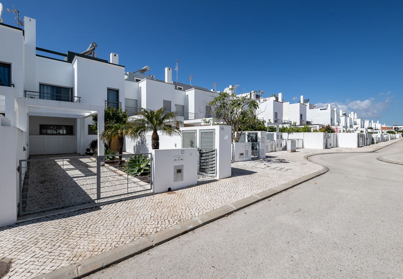 Casa geminada em Manta Rota - Moradia V3 piscina privada a 100m da praia by ALGARVEMANTA (16V3)