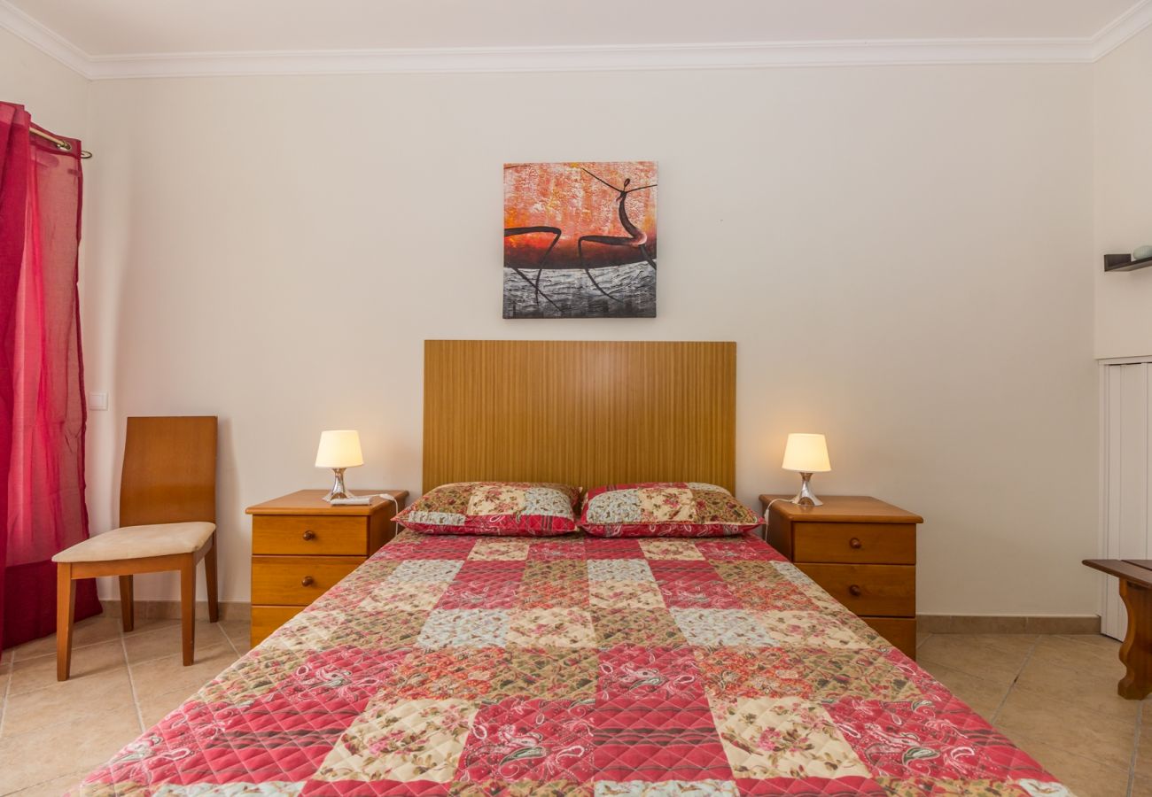 Casa geminada em Manta Rota - Moradia com WIFI, piscina comum a 200m da praia by AlgarveManta (1V4)