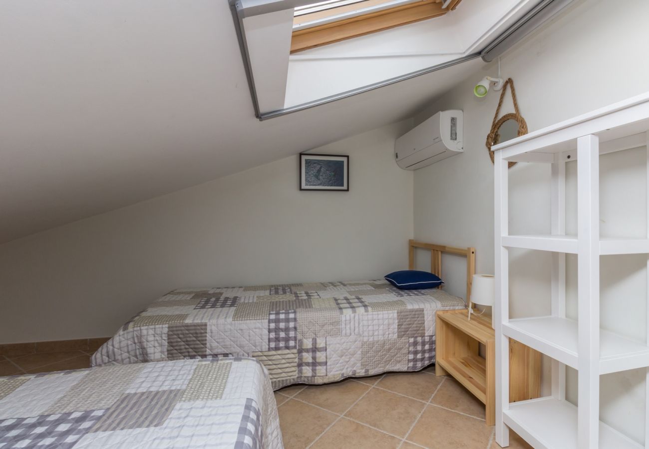 Casa geminada em Manta Rota - Moradia com WIFI, piscina comum a 200m da praia by AlgarveManta (1V4)
