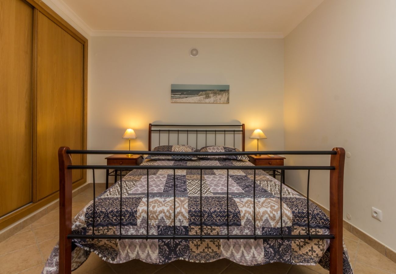 Casa geminada em Manta Rota - Moradia com WIFI, piscina comum a 200m da praia by AlgarveManta (1V4)