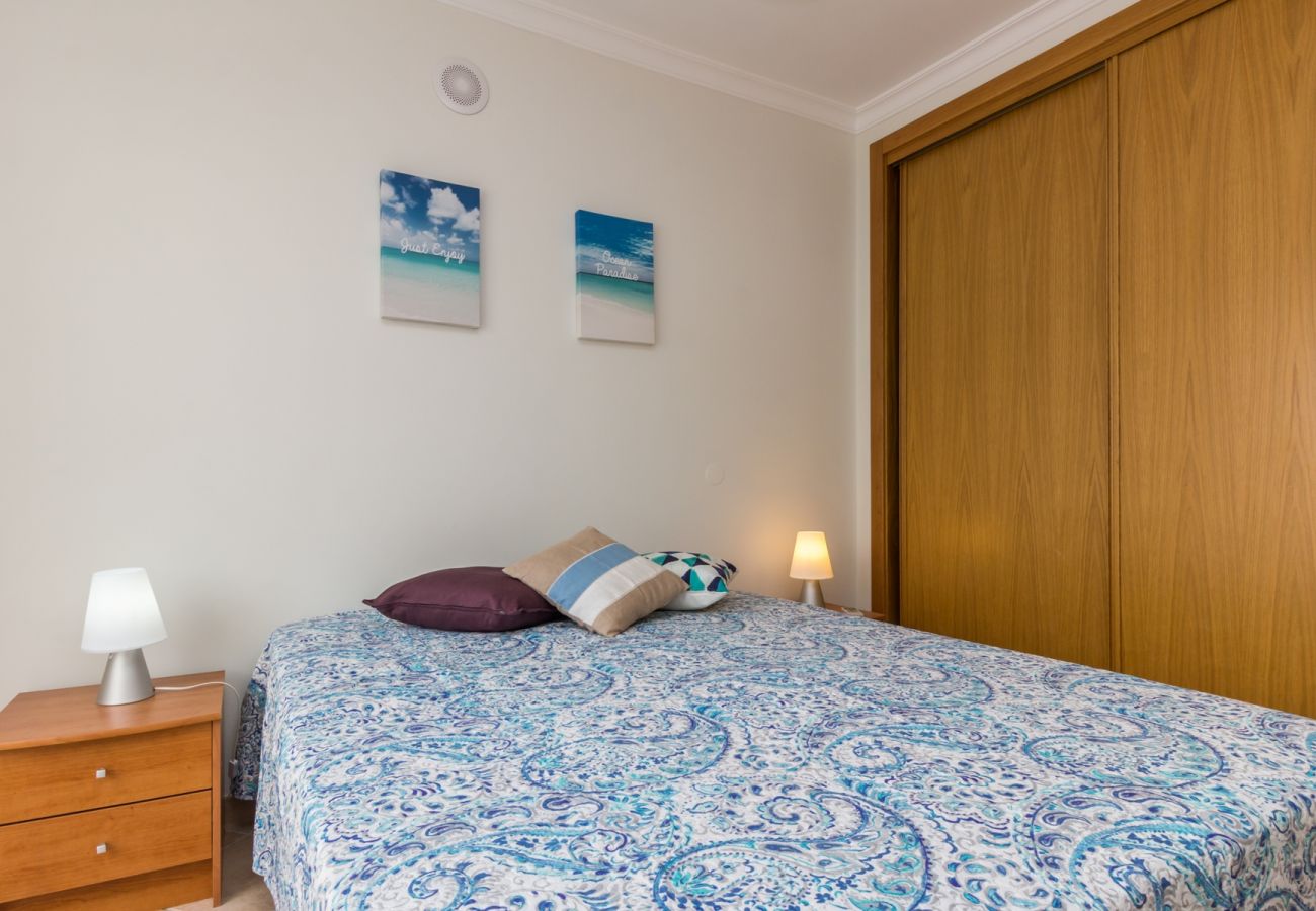 Casa geminada em Manta Rota - Moradia com WIFI, piscina comum a 200m da praia by AlgarveManta (1V4)
