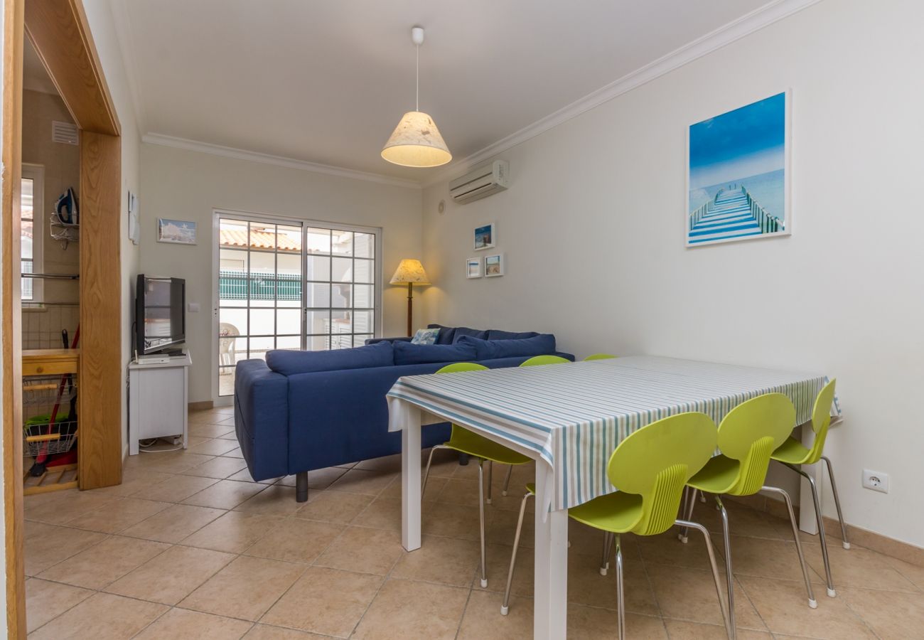 Casa geminada em Manta Rota - Moradia com WIFI, piscina comum a 200m da praia by AlgarveManta (1V4)