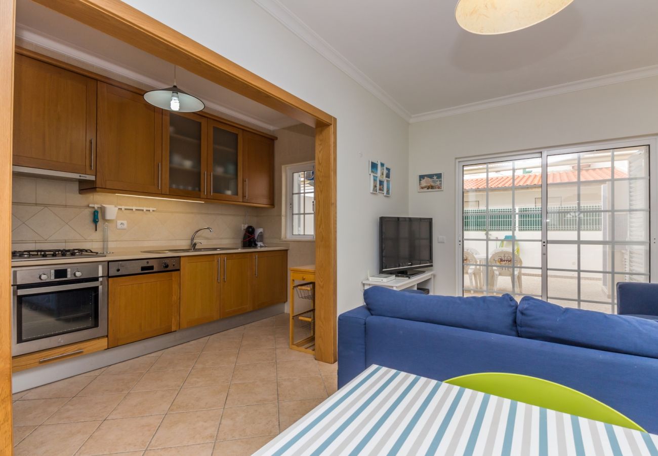Casa geminada em Manta Rota - Moradia com WIFI, piscina comum a 200m da praia by AlgarveManta (1V4)