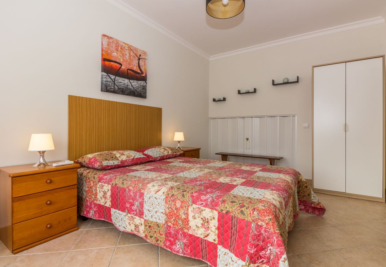 Casa geminada em Manta Rota - Moradia com WIFI, piscina comum a 200m da praia by AlgarveManta (1V4)