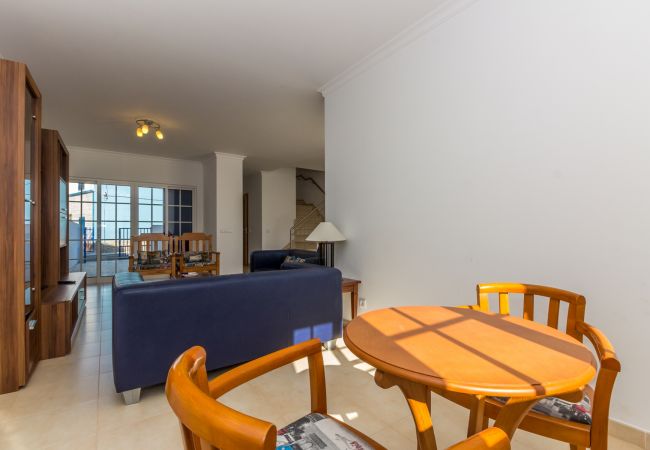 Casa geminada em Manta Rota - Moradia-B V3 1º linha de praia e Wi-Fi by AlgarveManta (8V3) Casa geminada em Manta Rota - Moradia-B V3 1º linha de praia e Wi-Fi by AlgarveManta (8V3)