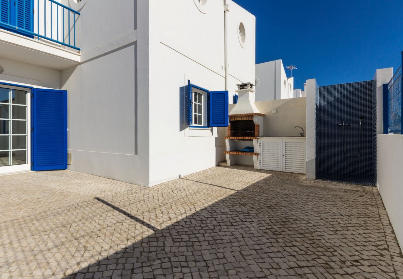 Casa geminada em Manta Rota - Moradia-A V3 na 1º linha de praia e Wi-Fi by AlgarveManta (14V3)