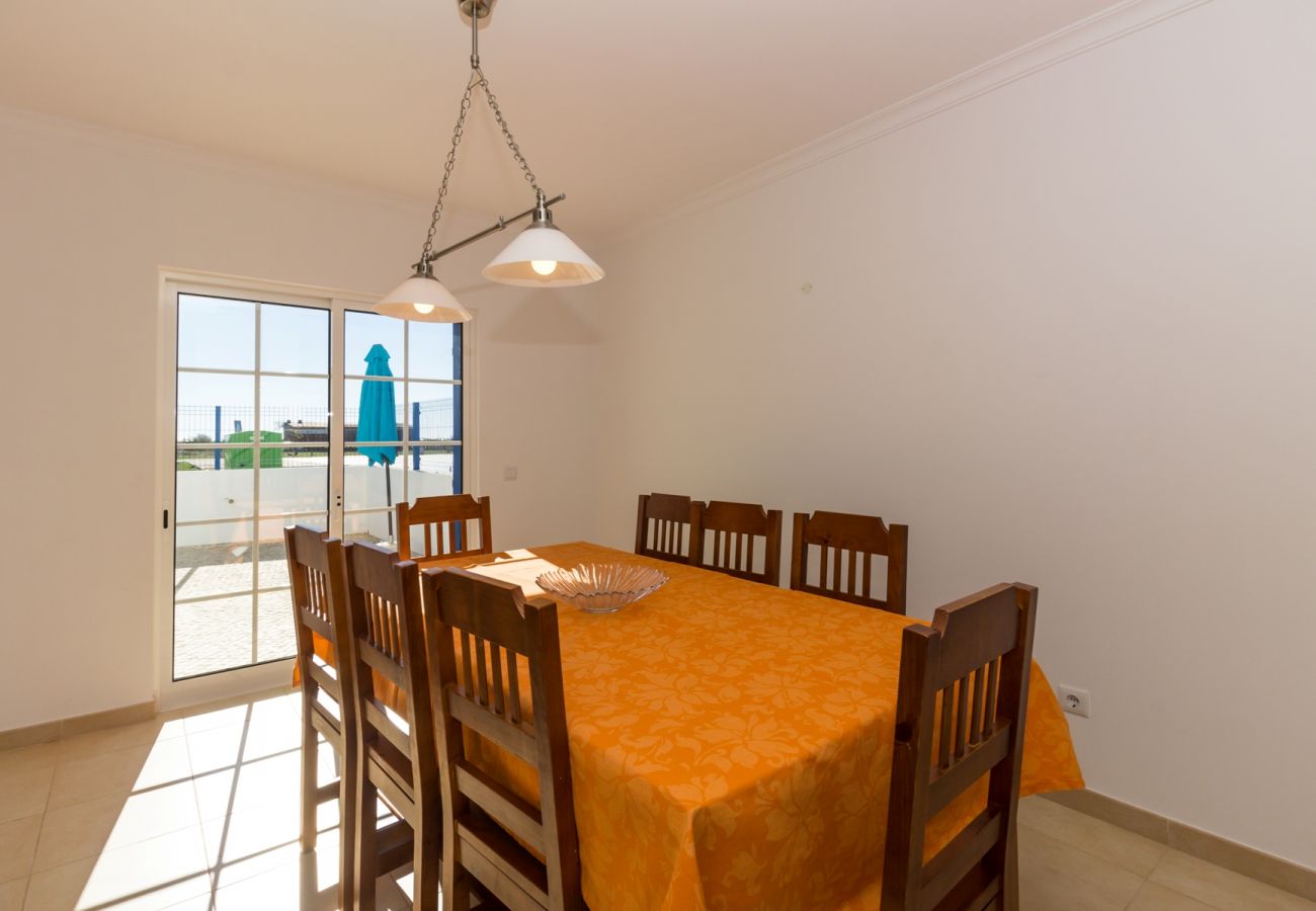 Casa geminada em Manta Rota - Moradia-A V3 na 1º linha de praia e Wi-Fi by AlgarveManta (14V3)