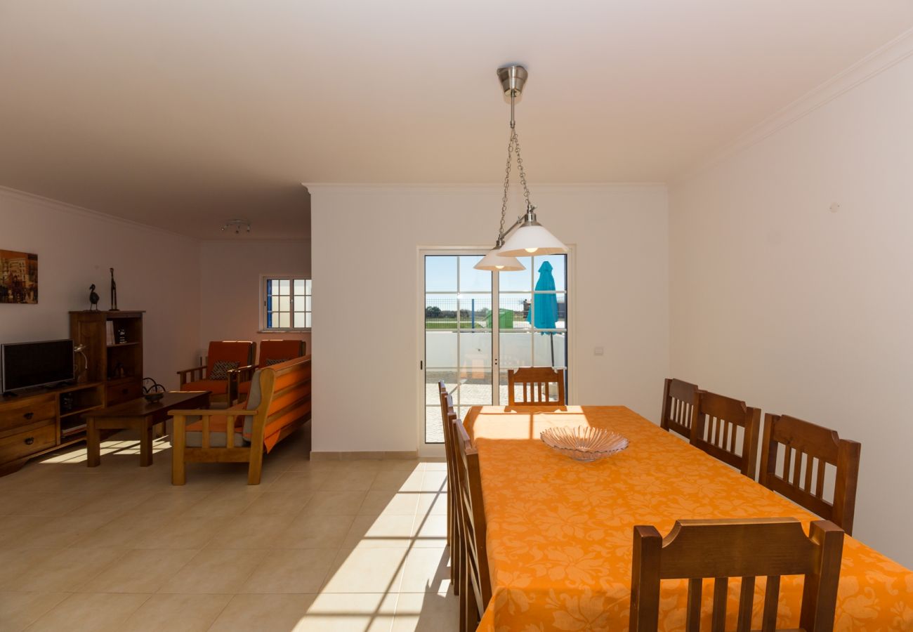 Casa geminada em Manta Rota - Moradia-A V3 na 1º linha de praia e Wi-Fi by AlgarveManta (14V3)