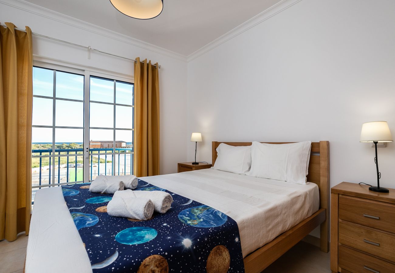 Casa geminada em Manta Rota - Moradia-A V3 na 1º linha de praia e Wi-Fi by AlgarveManta (14V3)