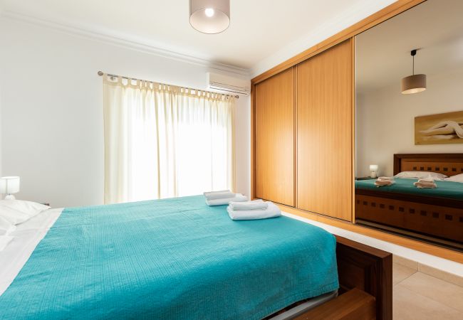 Casa em Manta Rota - Moradia com estacionamento no centro da vila by AlgarveManta (10V3) Casa em Manta Rota - Moradia com estacionamento no centro da vila by AlgarveManta (10V3)