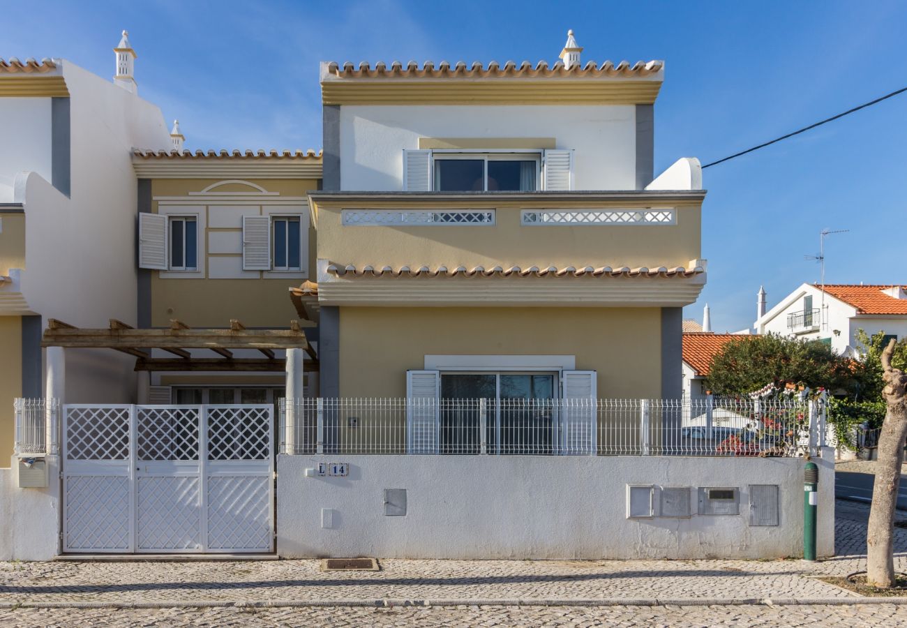 Casa em Manta Rota - Moradia com estacionamento no centro da vila by AlgarveManta (10V3)