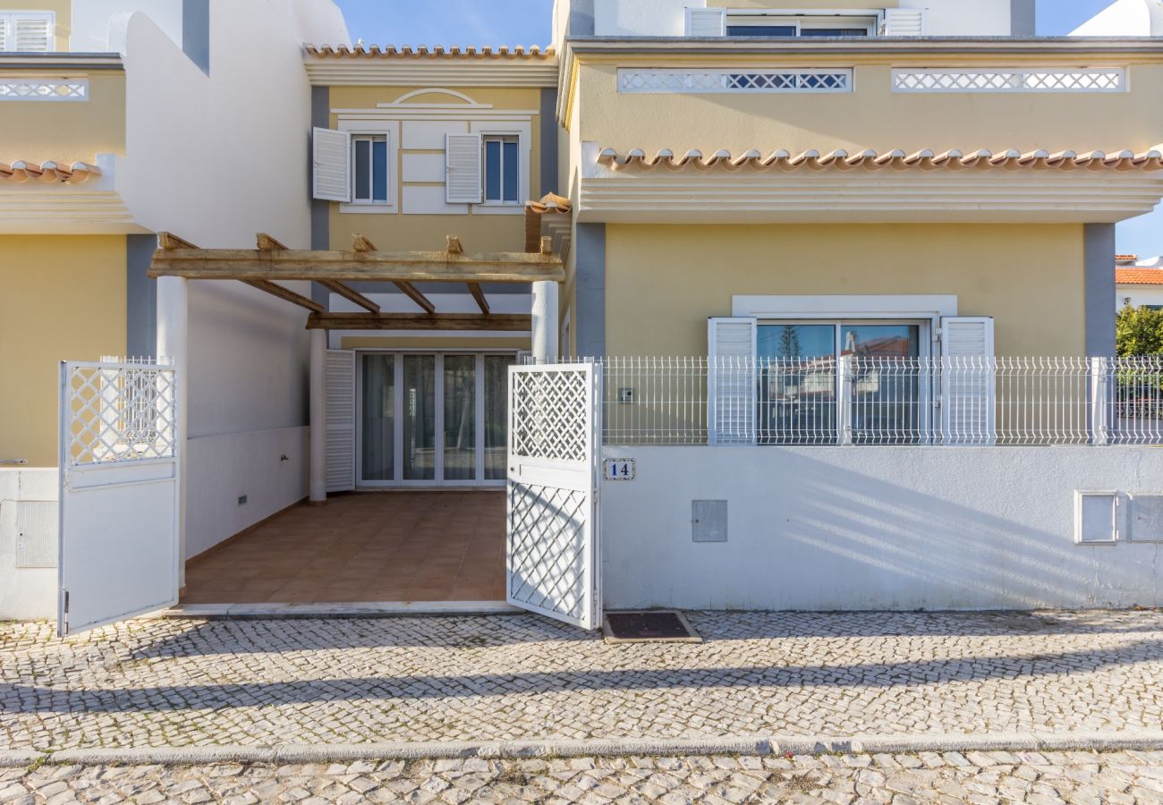 Casa em Manta Rota - Moradia com estacionamento no centro da vila by AlgarveManta (10V3)