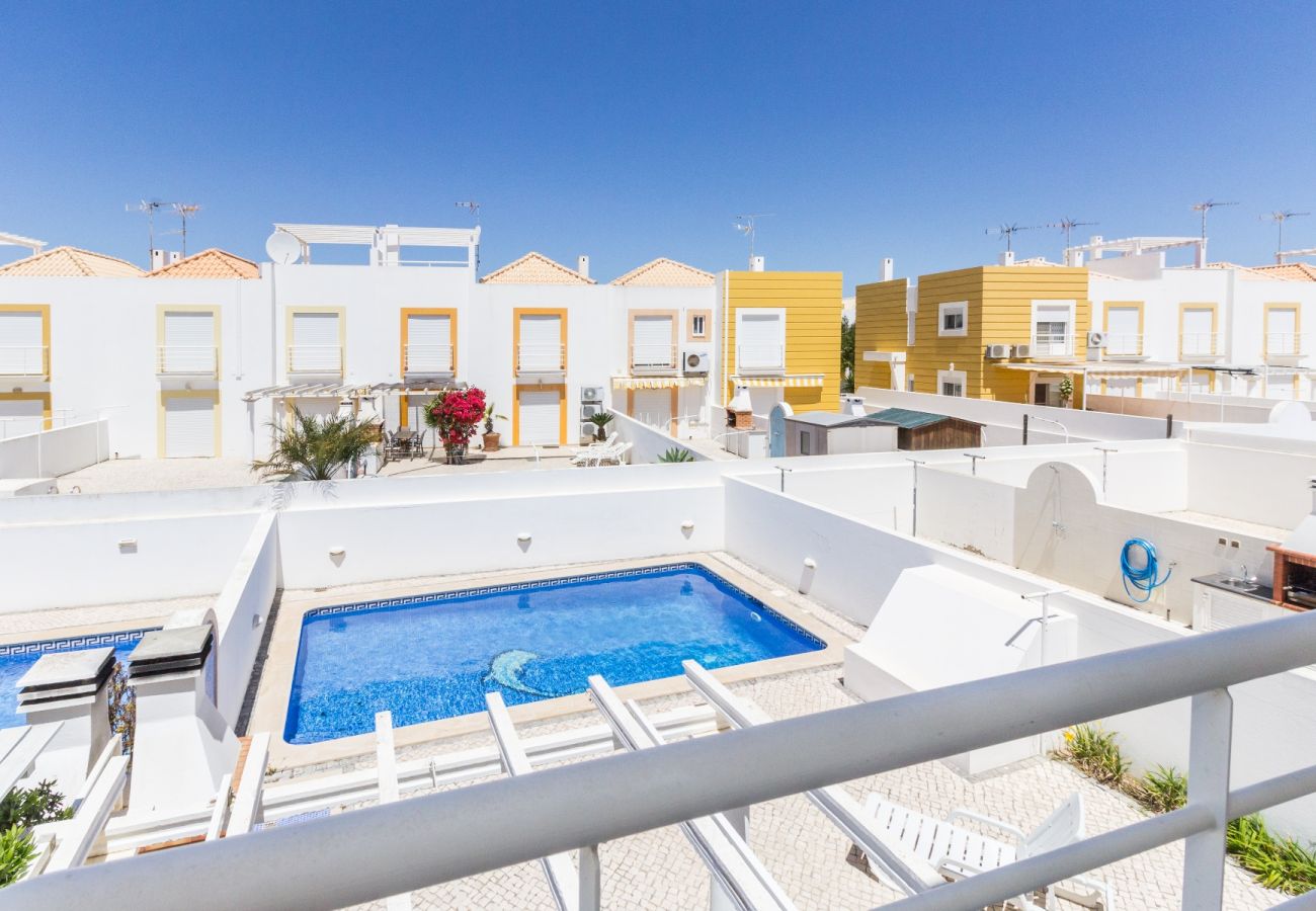 Casa em Manta Rota - Moradia V3 piscina privada a 200m da praia e Wi-Fi by AlgarveManta (20V3)