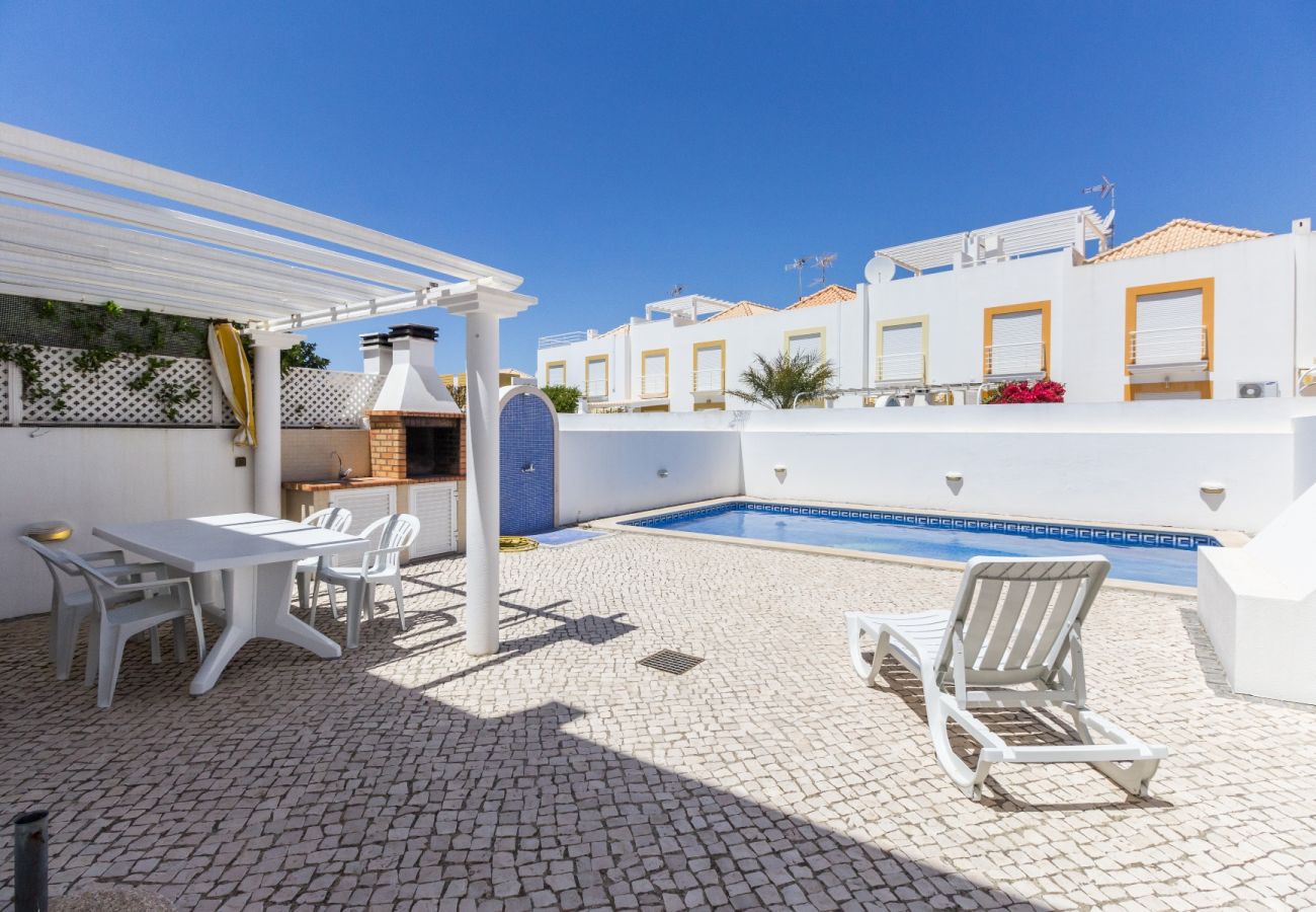 Casa em Manta Rota - Moradia V3 piscina privada a 200m da praia e Wi-Fi by AlgarveManta (20V3)