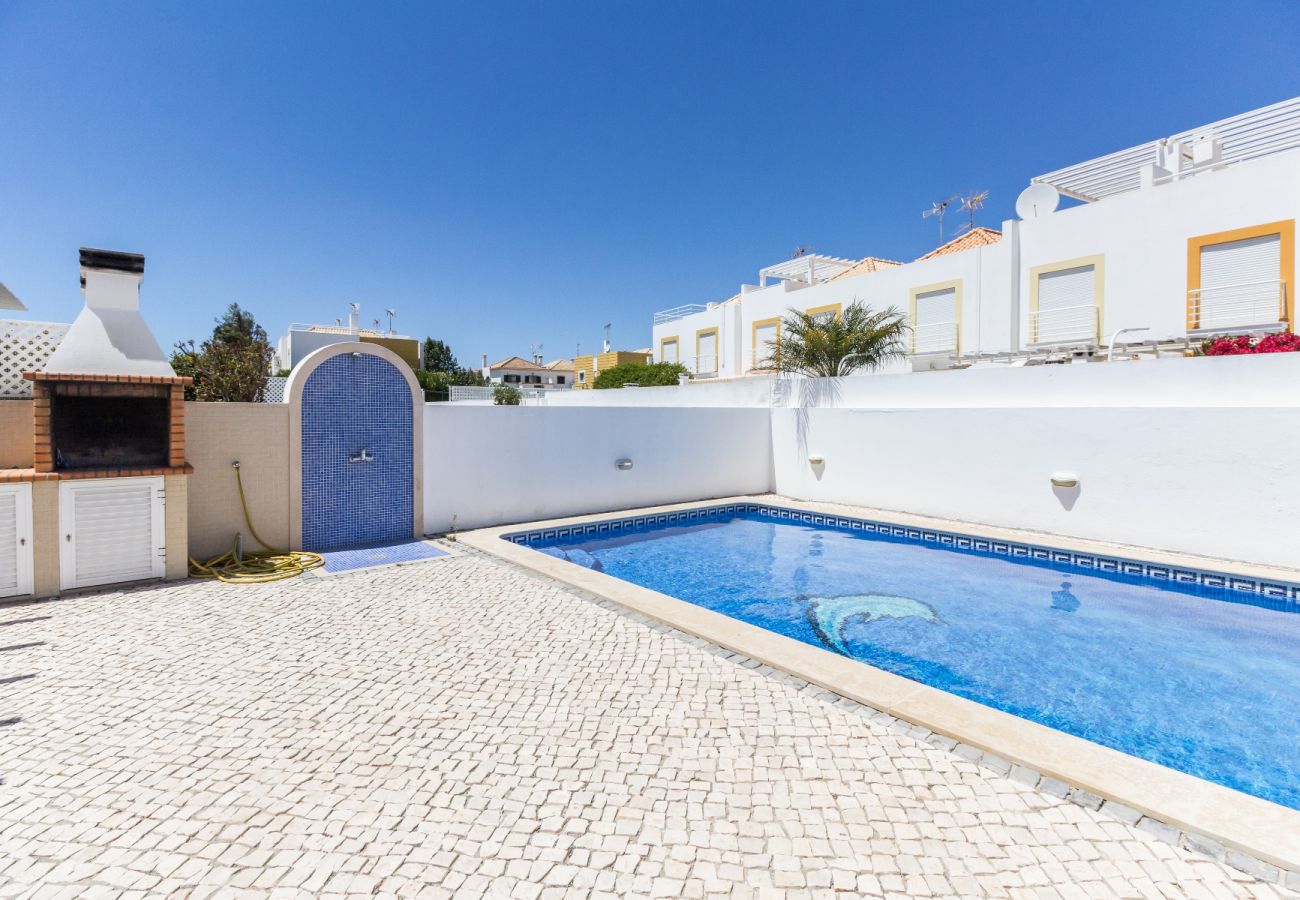 Casa em Manta Rota - Moradia V3 piscina privada a 200m da praia e Wi-Fi by AlgarveManta (20V3)