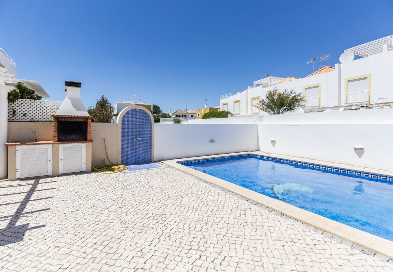 Casa em Manta Rota - Moradia V3 piscina privada a 200m da praia e Wi-Fi by AlgarveManta (20V3)