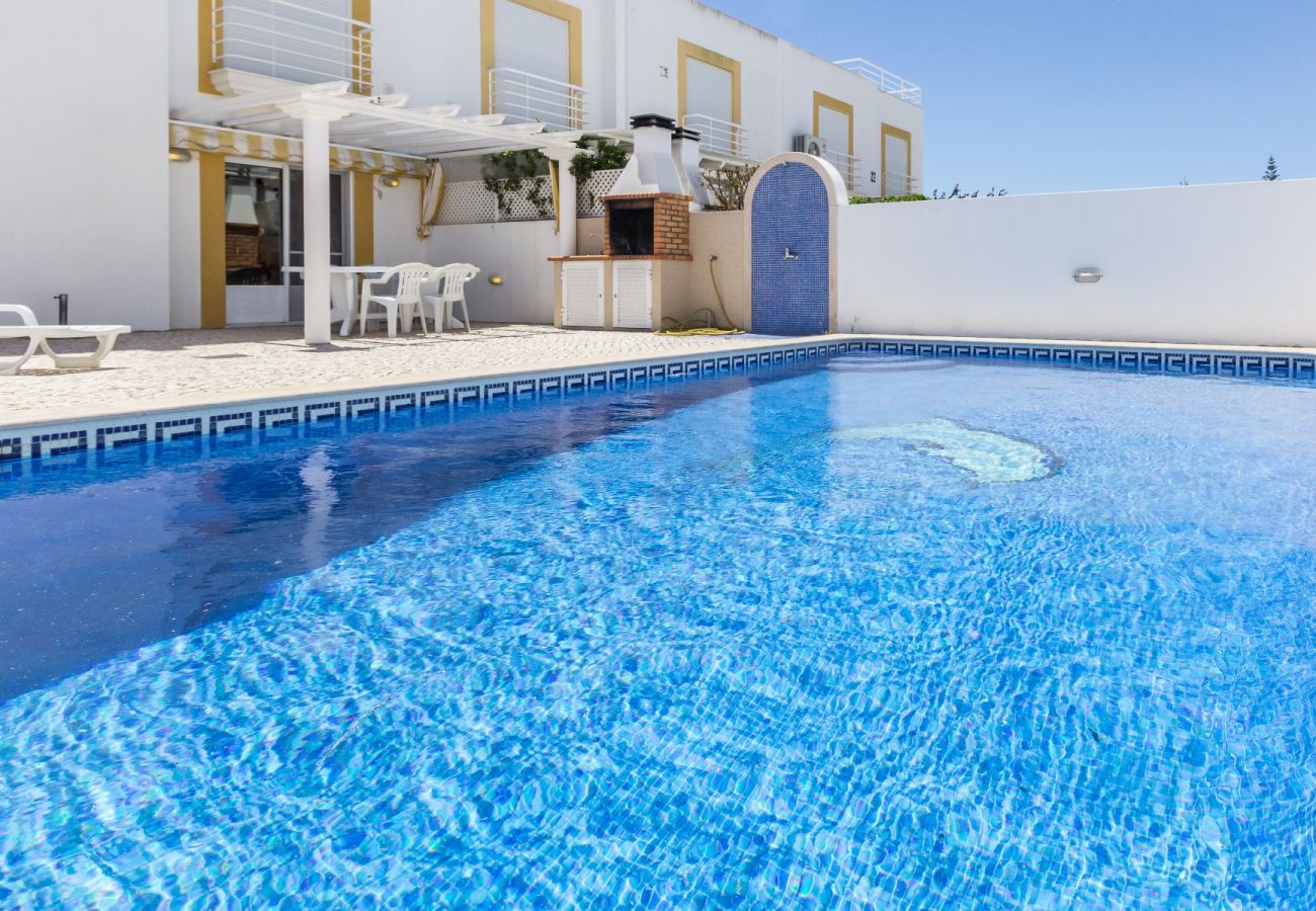 Casa em Manta Rota - Moradia V3 piscina privada a 200m da praia e Wi-Fi by AlgarveManta (20V3)