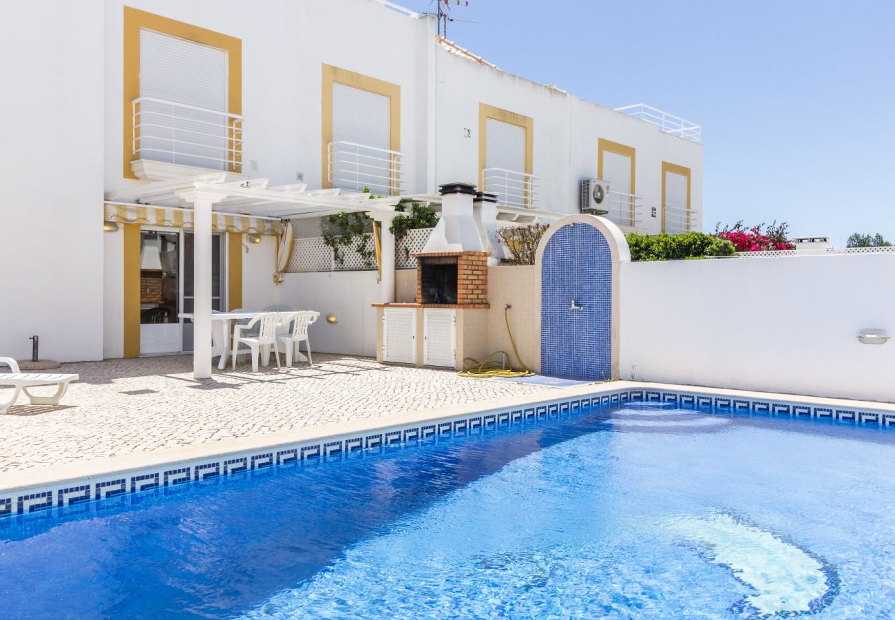 Casa em Manta Rota - Moradia V3 piscina privada a 200m da praia e Wi-Fi by AlgarveManta (20V3)