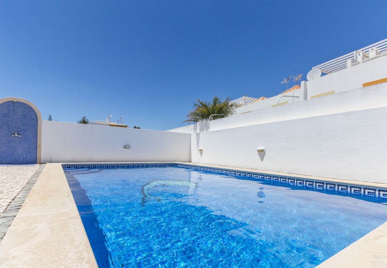 Casa em Manta Rota - Moradia V3 piscina privada a 200m da praia e Wi-Fi by AlgarveManta (20V3)