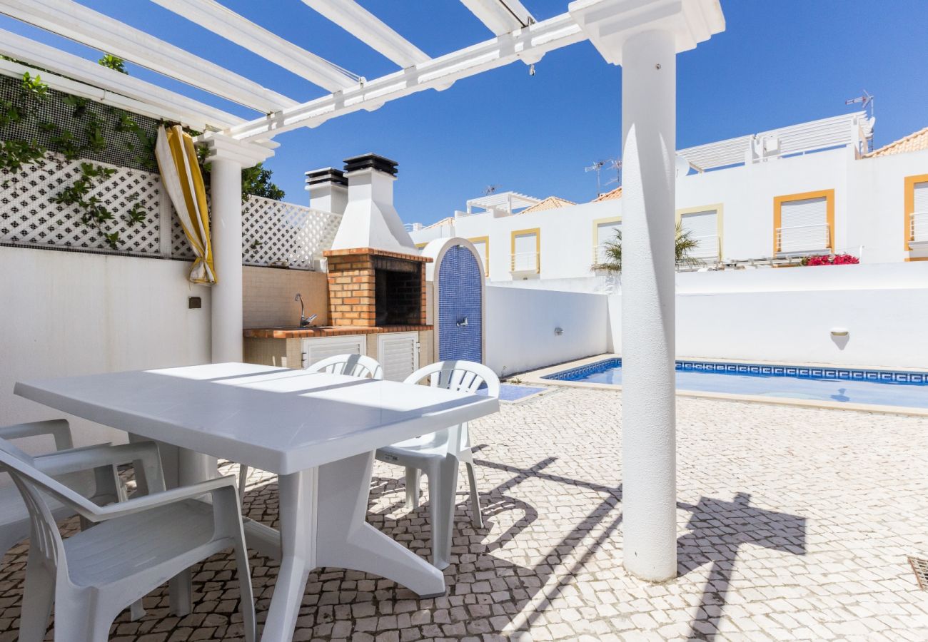 Casa em Manta Rota - Moradia V3 piscina privada a 200m da praia e Wi-Fi by AlgarveManta (20V3)