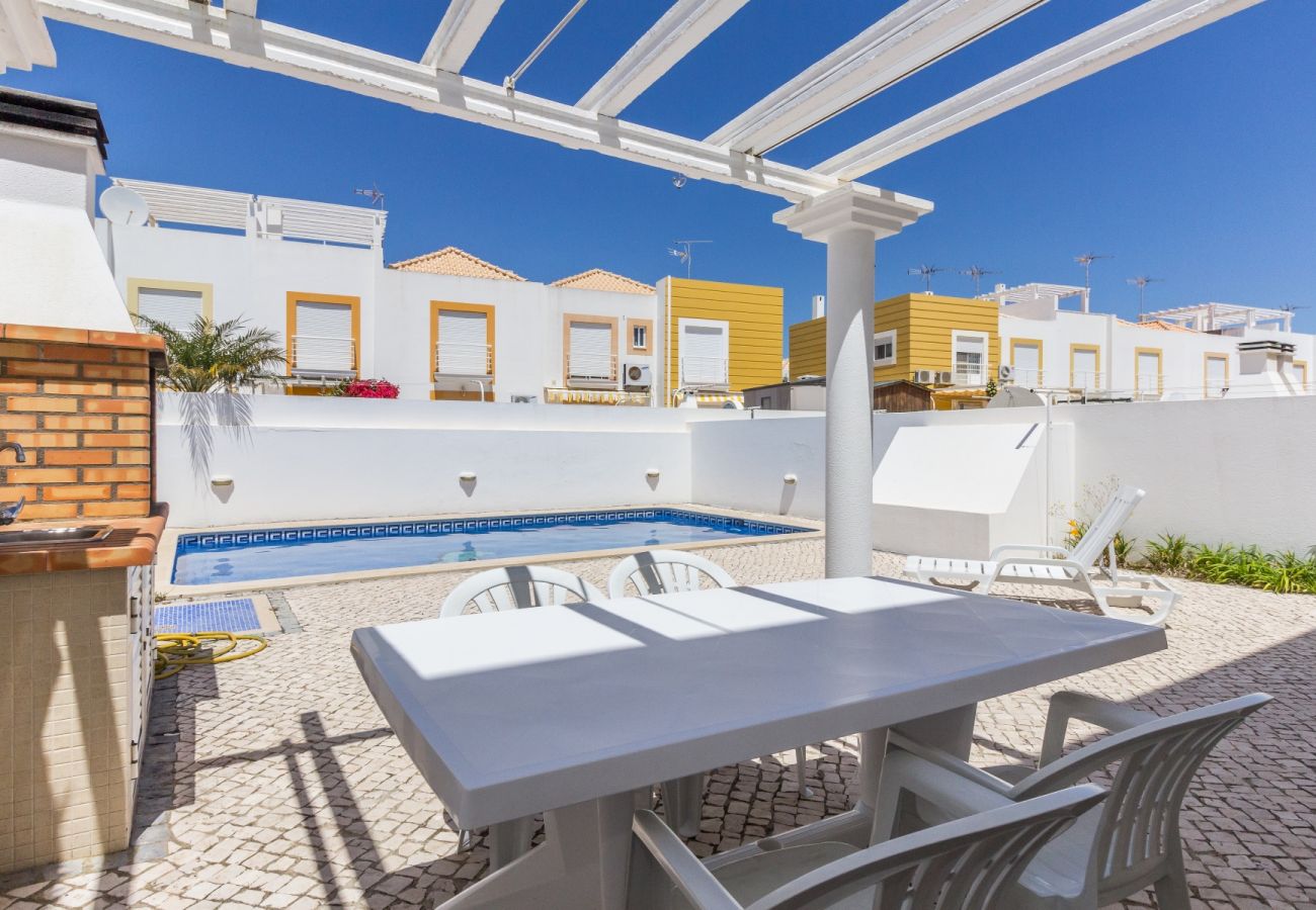 Casa em Manta Rota - Moradia V3 piscina privada a 200m da praia e Wi-Fi by AlgarveManta (20V3)