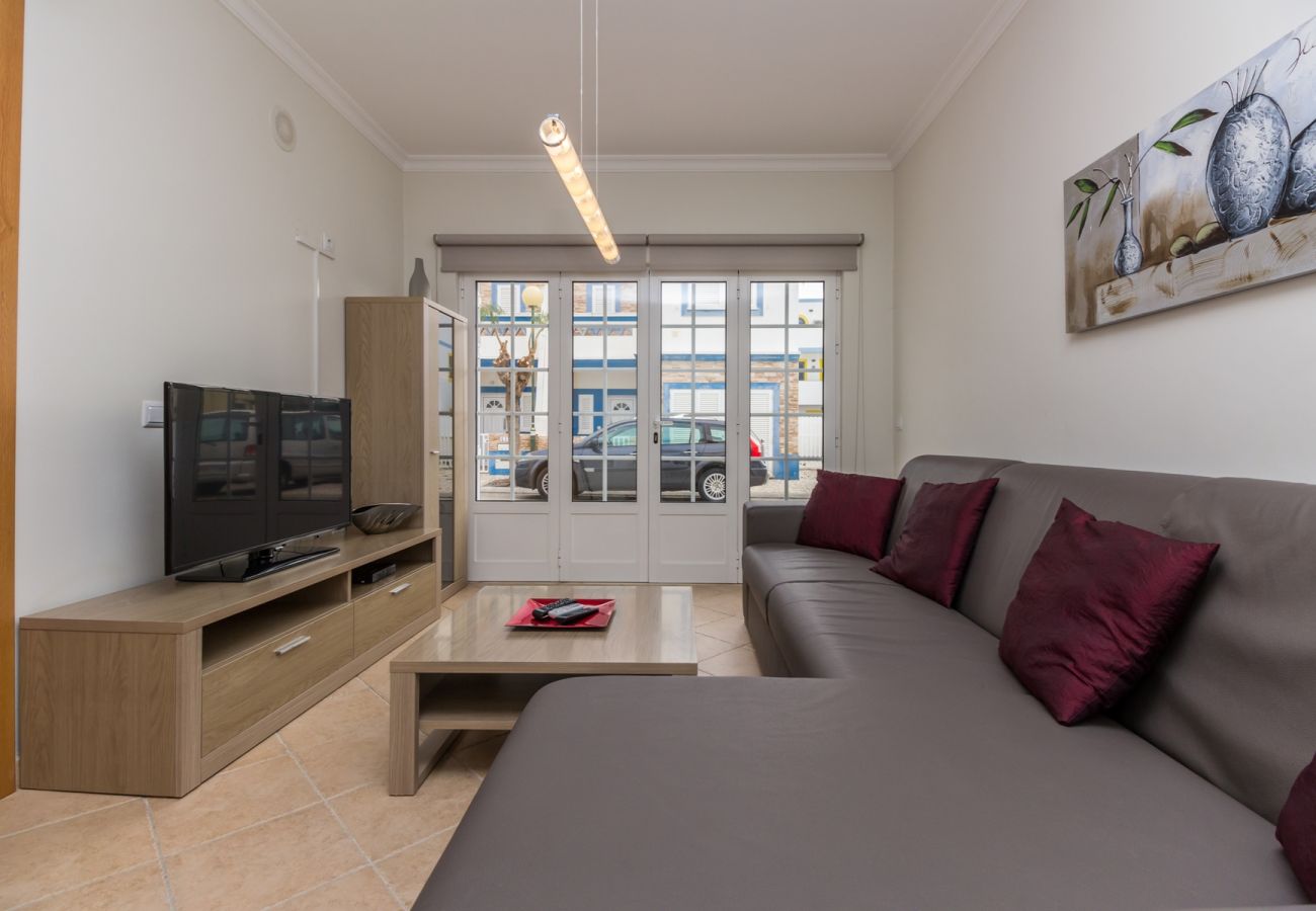 Casa em Manta Rota - Moradia V3 com piscina Comum e WIFI by AlgarveManta (22V3)
