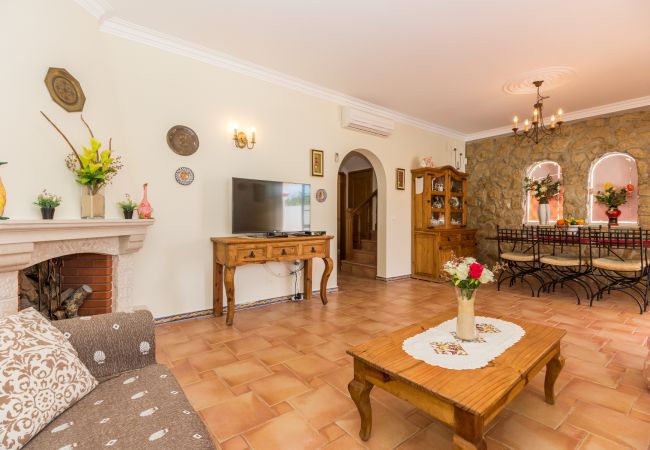 Casa em Manta Rota - Moradia com piscina privada e pátio a 800m da praia by AlgarveManta (9V3) Casa em Manta Rota - Moradia com piscina privada e pátio a 800m da praia by AlgarveManta (9V3)