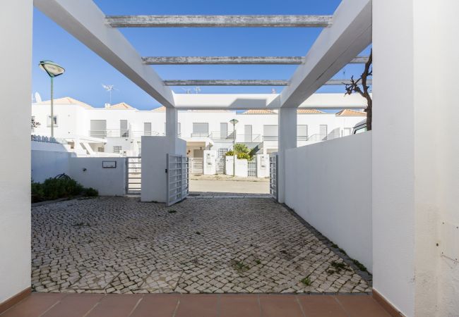 Casa geminada em Manta Rota - Moradia de 3 quartos com piscina privada by AlgarveManta (27V3) Casa geminada em Manta Rota - Moradia de 3 quartos com piscina privada by AlgarveManta (27V3)