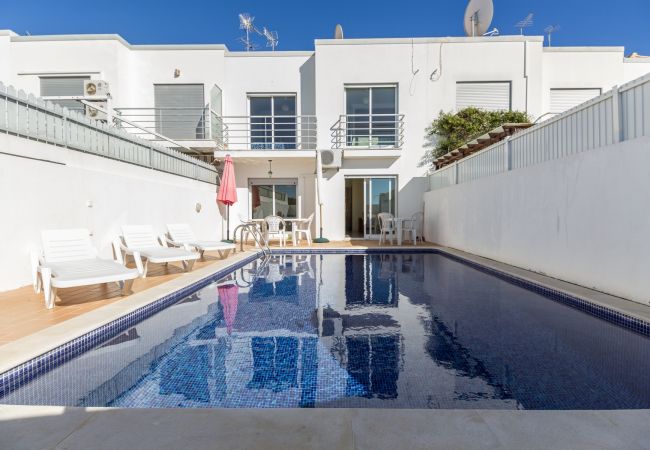 Casa geminada em Manta Rota - Moradia de 3 quartos com piscina privada by AlgarveManta (27V3) Casa geminada em Manta Rota - Moradia de 3 quartos com piscina privada by AlgarveManta (27V3)