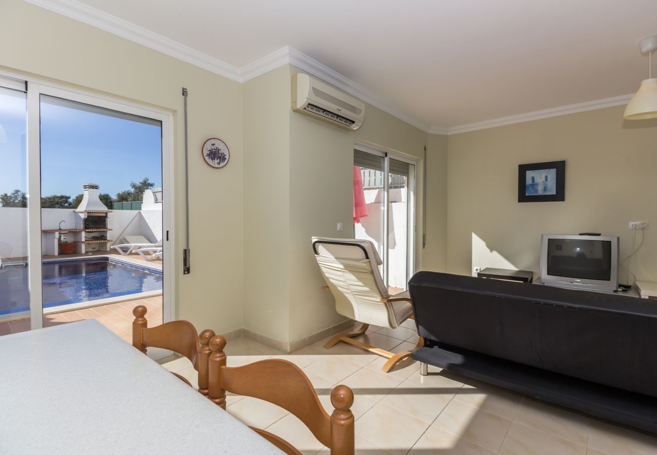 Casa geminada em Manta Rota - Moradia de 3 quartos com piscina privada by AlgarveManta (27V3)