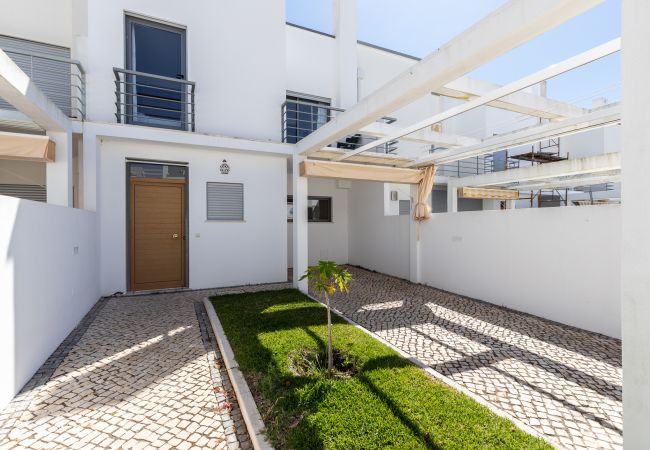 Casa geminada em Manta Rota - Moradia com 3 quartos a 100m da praia com Pátio by AlgarveManta (41V3) Casa geminada em Manta Rota - Moradia com 3 quartos a 100m da praia com Pátio by AlgarveManta (41V3)