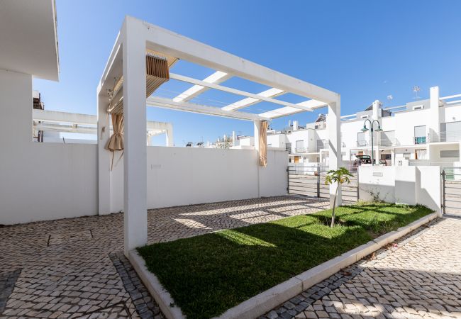 Casa geminada em Manta Rota - Moradia com 3 quartos a 100m da praia com Pátio by AlgarveManta (41V3) Casa geminada em Manta Rota - Moradia com 3 quartos a 100m da praia com Pátio by AlgarveManta (41V3)