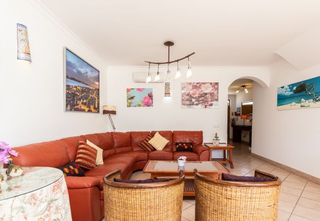 Casa geminada em Manta Rota - Moradia com 3 quartos a 100m da praia com Pátio by AlgarveManta (41V3) Casa geminada em Manta Rota - Moradia com 3 quartos a 100m da praia com Pátio by AlgarveManta (41V3)