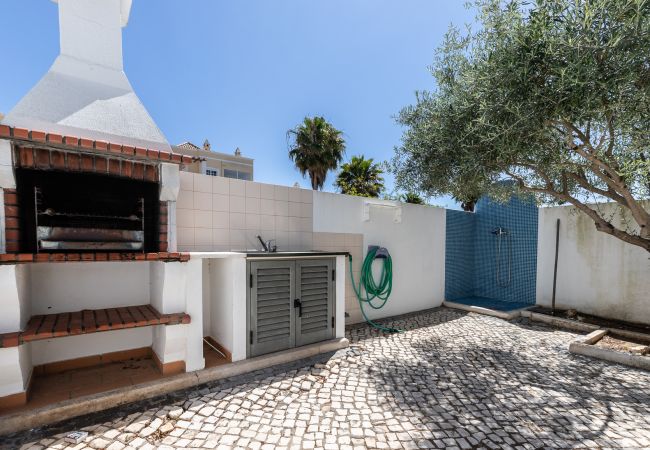 Casa geminada em Manta Rota - Moradia com 3 quartos a 100m da praia com Pátio by AlgarveManta (41V3) Casa geminada em Manta Rota - Moradia com 3 quartos a 100m da praia com Pátio by AlgarveManta (41V3)